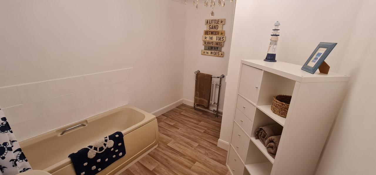 Diamond Harbour - Whole Huge Apartment - Wifi - Beach - Ramsgate Town Exteriör bild