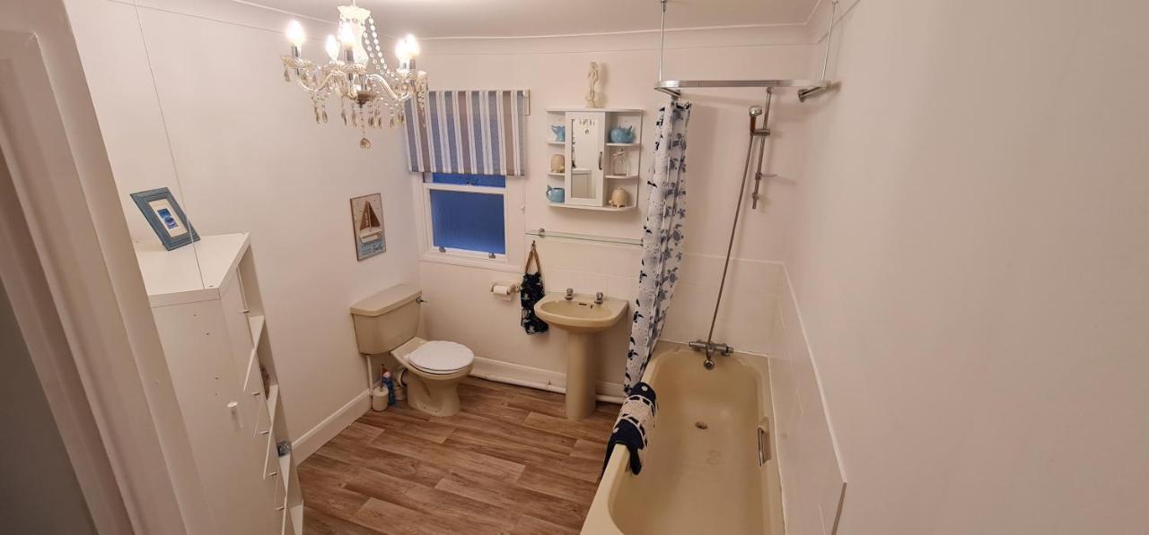 Diamond Harbour - Whole Huge Apartment - Wifi - Beach - Ramsgate Town Exteriör bild