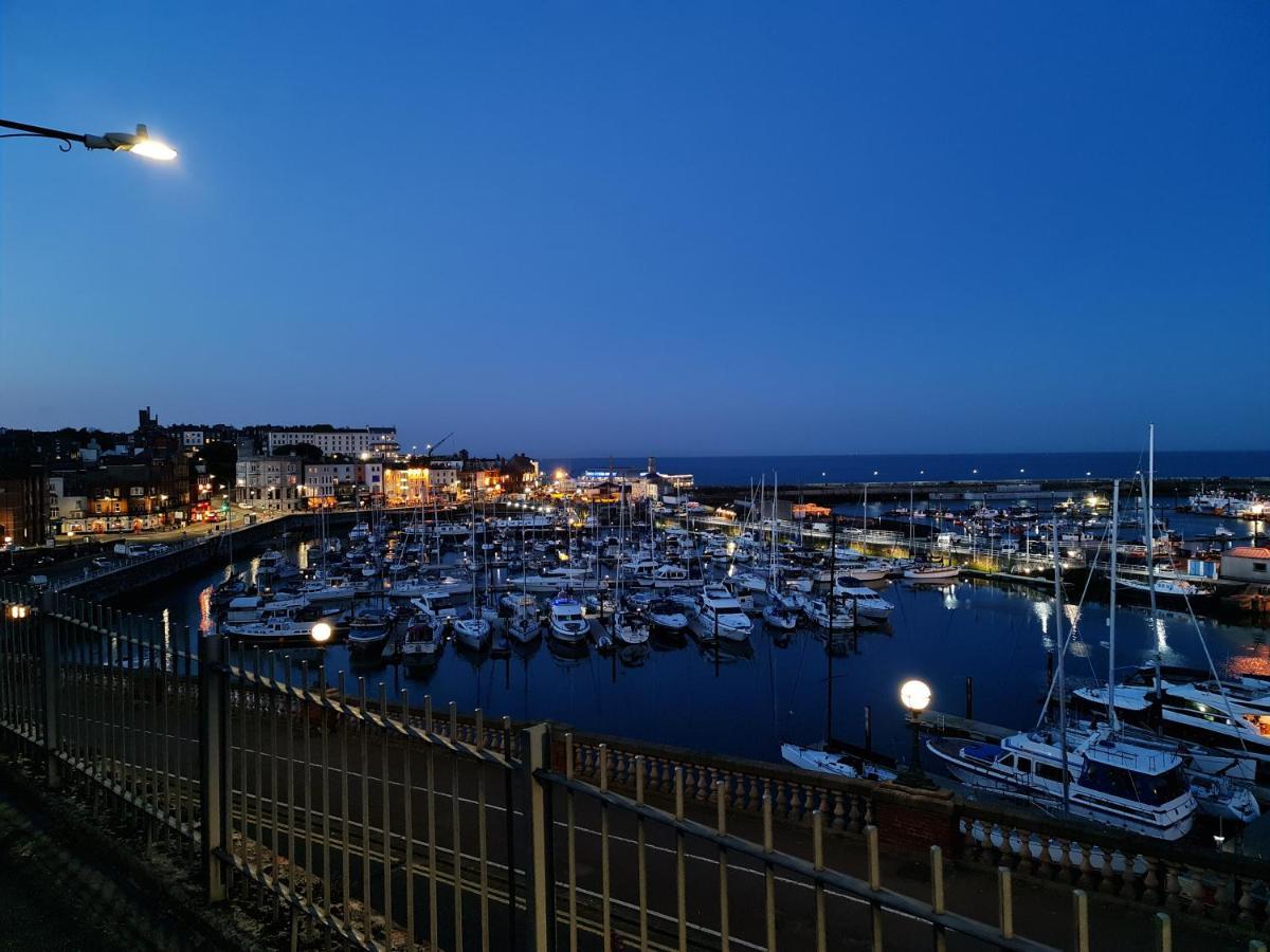 Diamond Harbour - Whole Huge Apartment - Wifi - Beach - Ramsgate Town Exteriör bild
